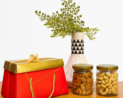 Premium Dry Fruit Gift Box – Almonds & Cashews in Unbreakable Jars