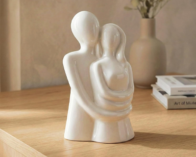 Hugging Couple Showpiece