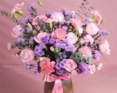 Fresh Live Flower Bouquet of 8 Roses