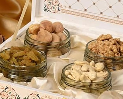 White Flower Giftbox,filled Almonds, Cashew, Pistachio, Walnuts, Raisins & Khumani