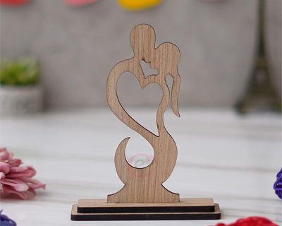 Brown Heart Kissing Couple Wooden Cutout Showpiece for Home Decor Living Room | Valentine Gift for Girlfriend Boyfriend Husband Wife | Valentines Day Gift