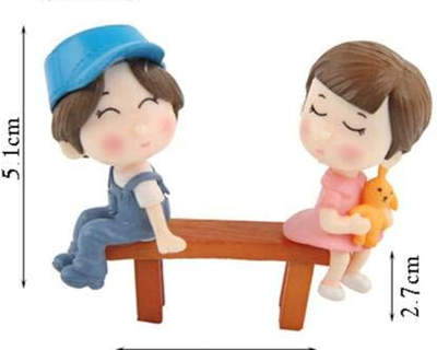 Kissing Couple on Bench Resin Showpiece Couple Miniatures Valentine Gifts for Girlfriend Boyfriend Wife Husband Valentines Gift for Her Him Valentine Day Gifts, 5 x 4 cm