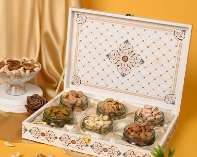 White Flower Giftbox,filled Almonds, Cashew, Pistachio, Walnuts, Raisins & Khumani