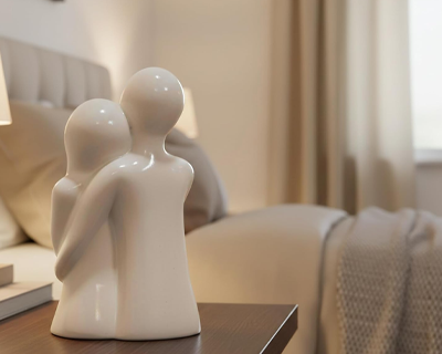 Hugging Couple Showpiece