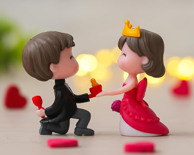 Boy Proposing Girl Miniature Showpiece