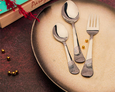 Parage 18 Pieces Premium Stainless Steel Cutlery Set, Home & Kitchen with Gift Box